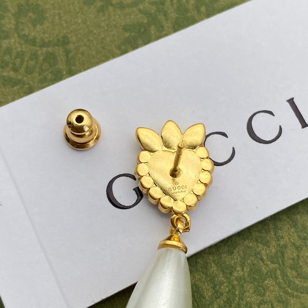 Pearl dangle earrings