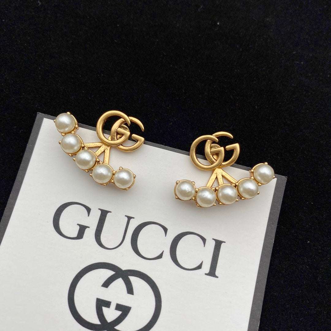 Pearl crystal earrings