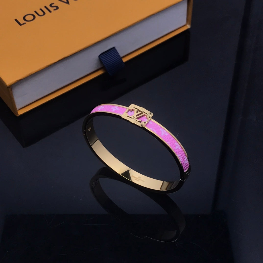 Pink fashion bracelet