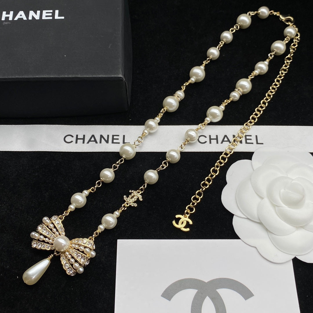 pearl delicate necklace