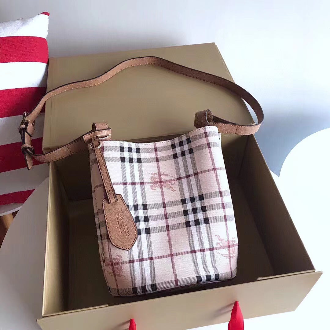 2022 Burberry Handbag - 70