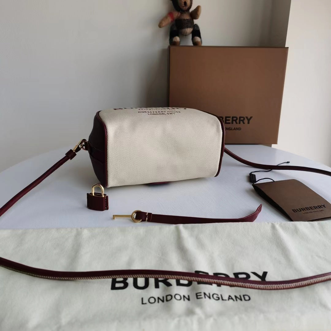 2022 Burberry Handbag - 67
