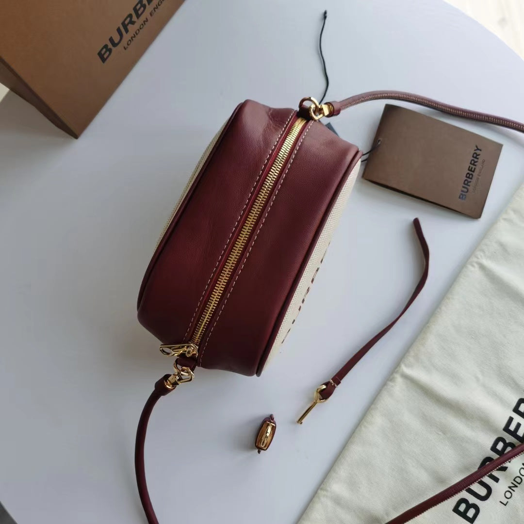 2022 Burberry Handbag - 67