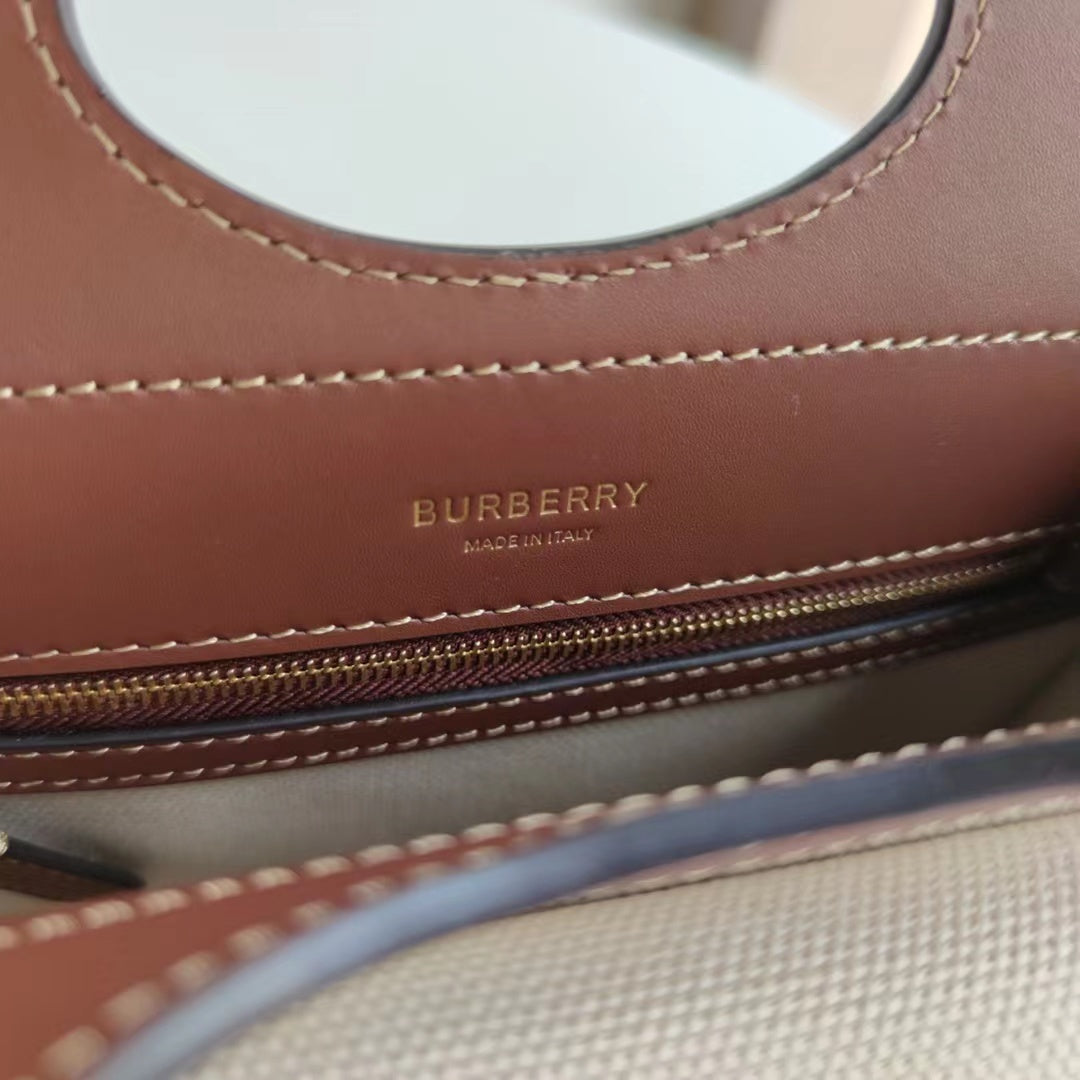 2022 Burberry Handbag - 68