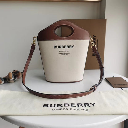 2022 Burberry Handbag - 64