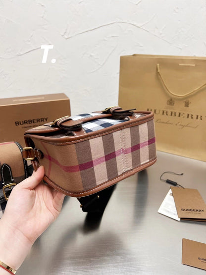 2022 Burberry Handbag - 61
