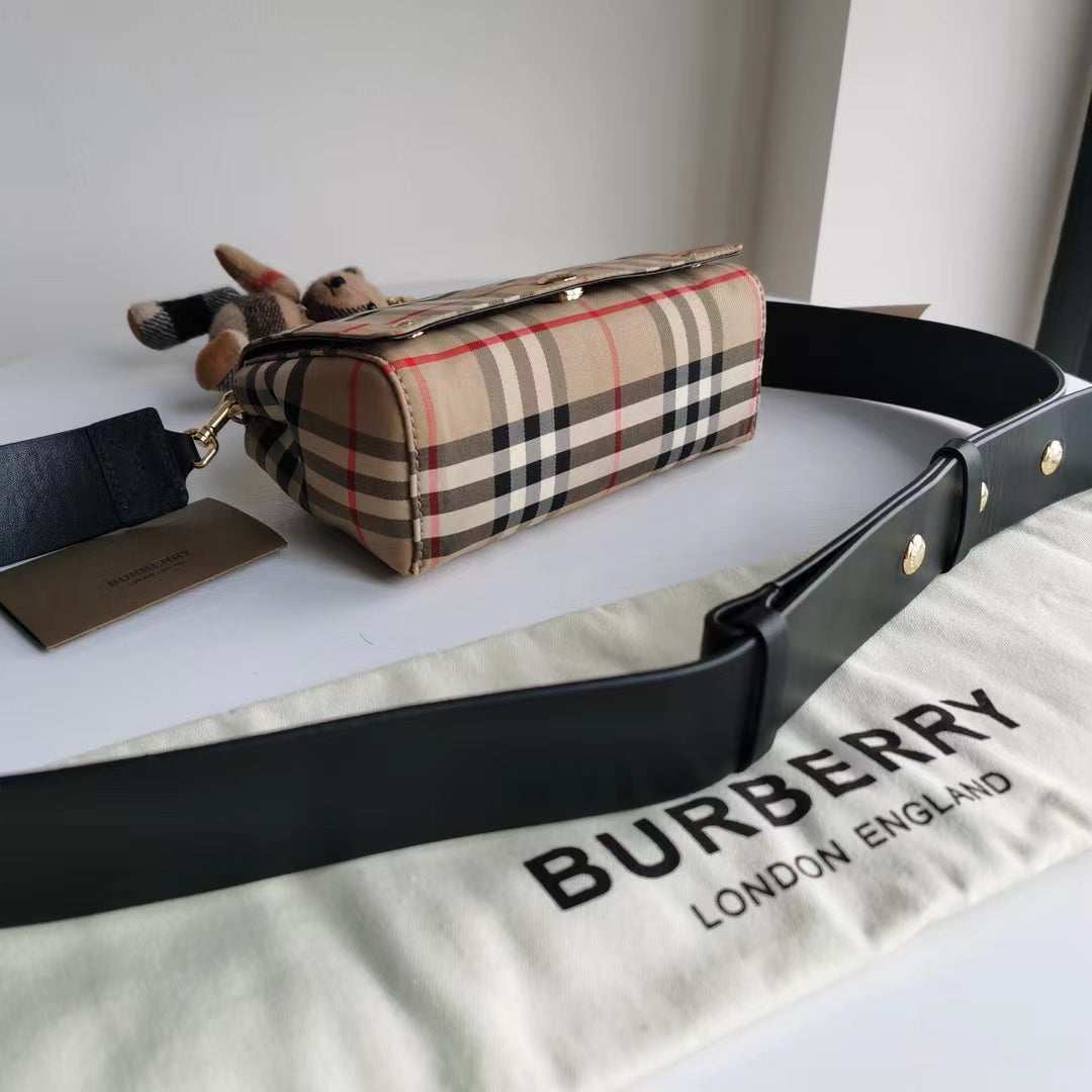 2022 Burberry Handbag - 65