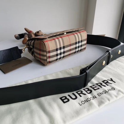2022 Burberry Handbag - 65