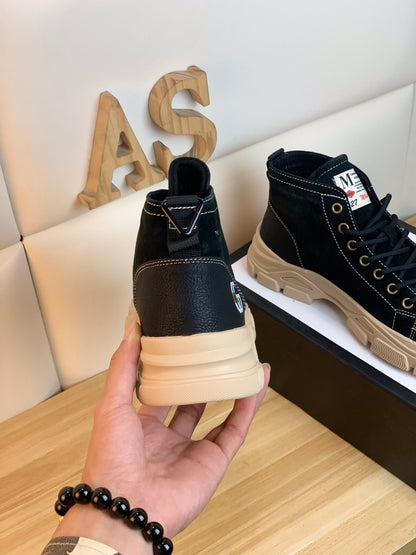 Black Platformas shoes