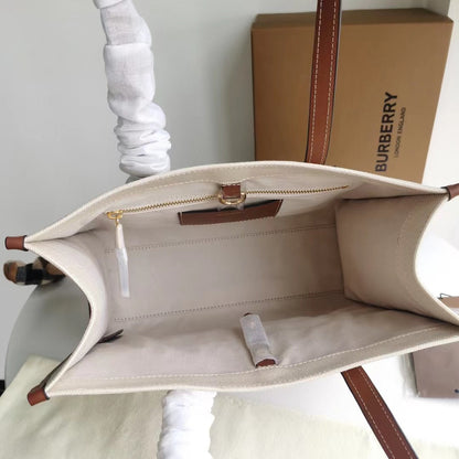 2022 Burberry Handbag - 69