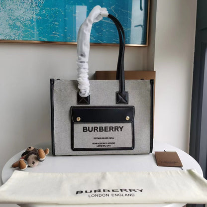 2022 Burberry Handbag - 69