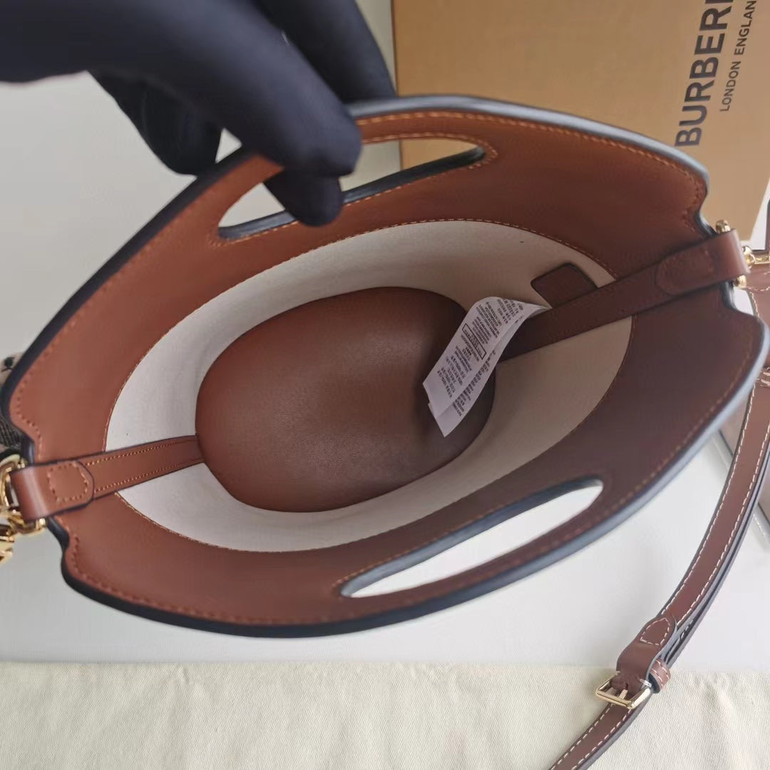 2022 Burberry Handbag - 64