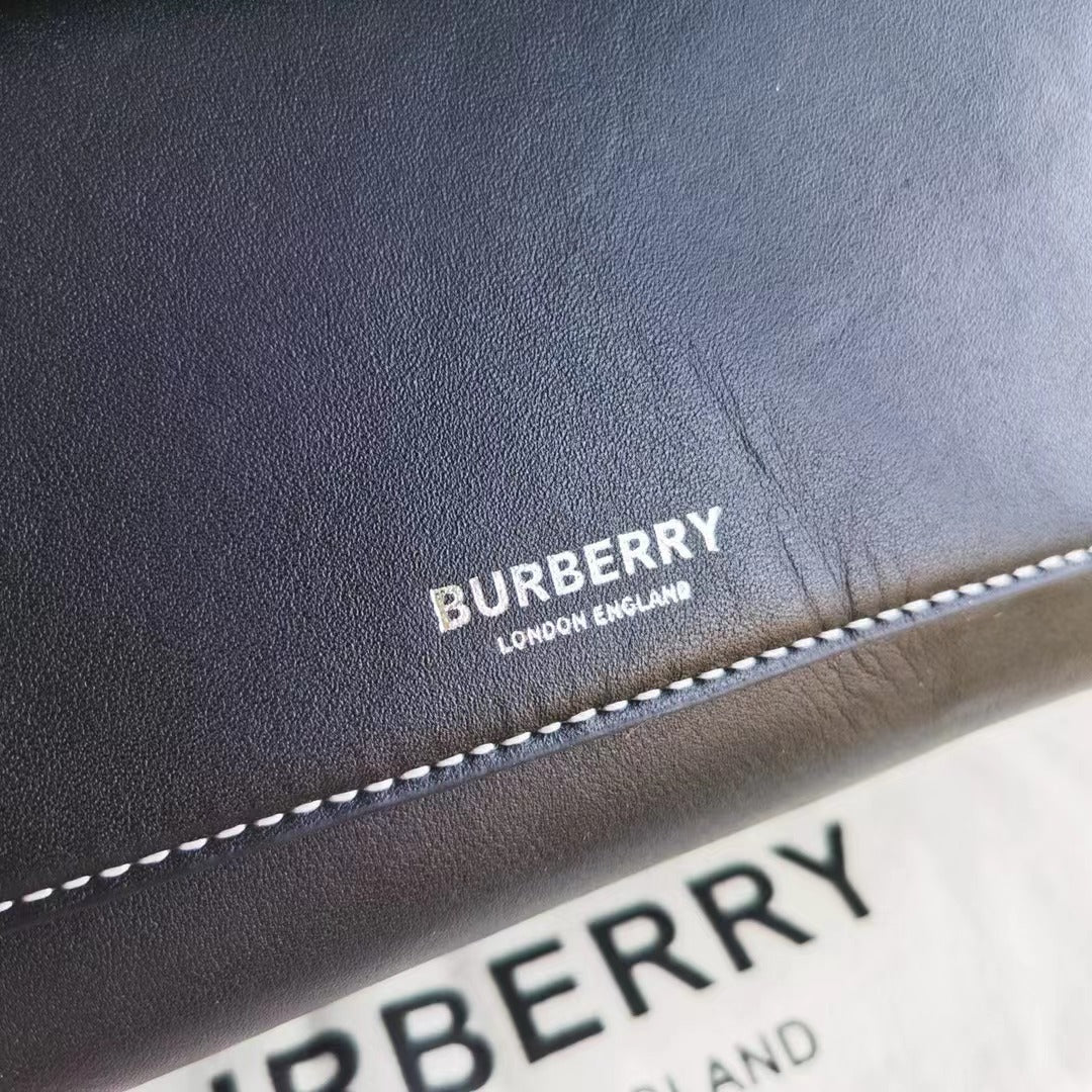 2022 Burberry Handbag - 63