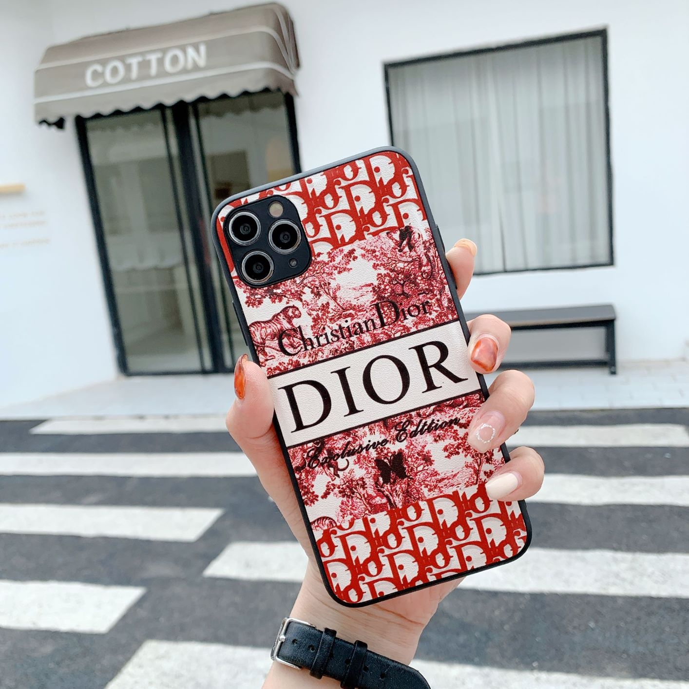 Embossed all-inclusive mobile phone case