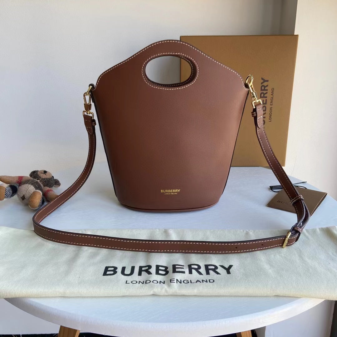 2022 Burberry Handbag - 64