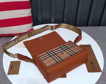2022 Burberry Handbag - 66