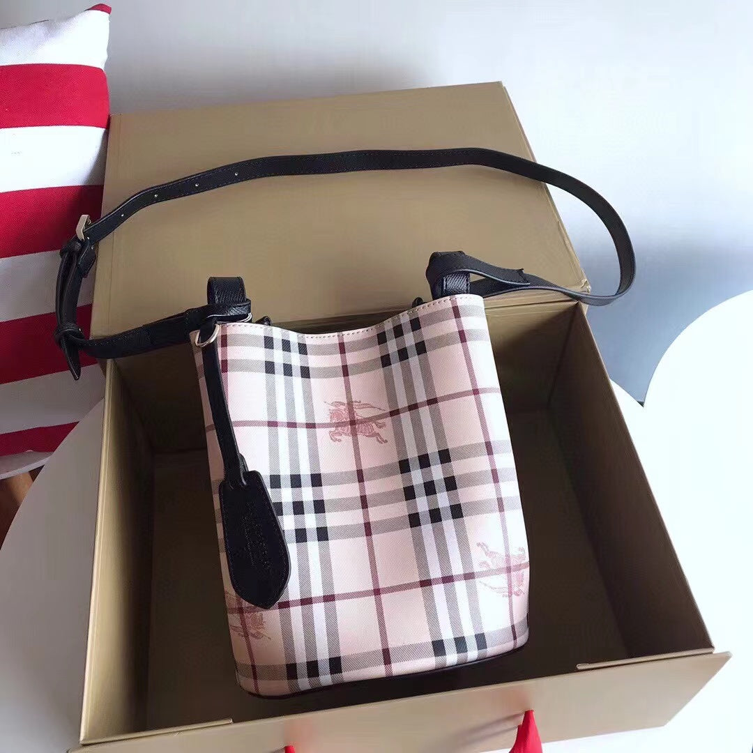 2022 Burberry Handbag - 70