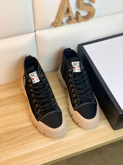 Black Platformas shoes