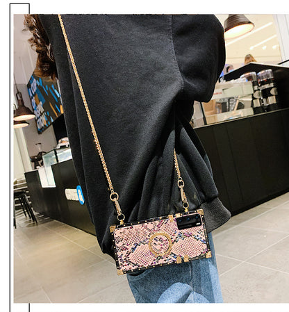 Serpentine chain holder phone case