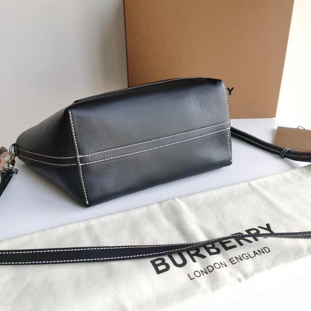 2022 Burberry Handbag - 63