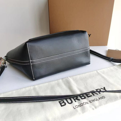 2022 Burberry Handbag - 63