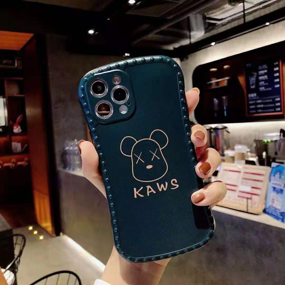 Cute bear waist design phone case