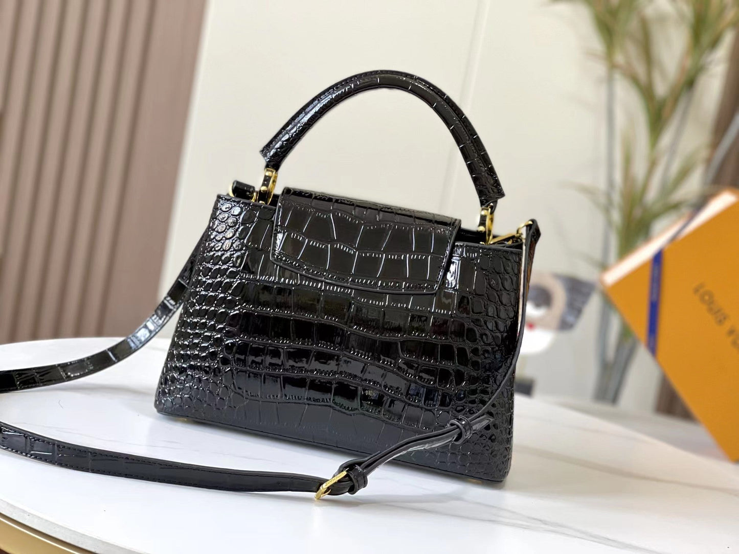 2022 Crocodile Pattern LV Handbag-2
