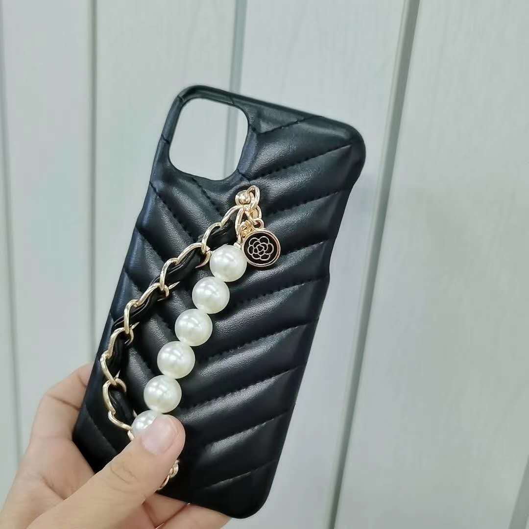 Pearl Wristband Phone Case