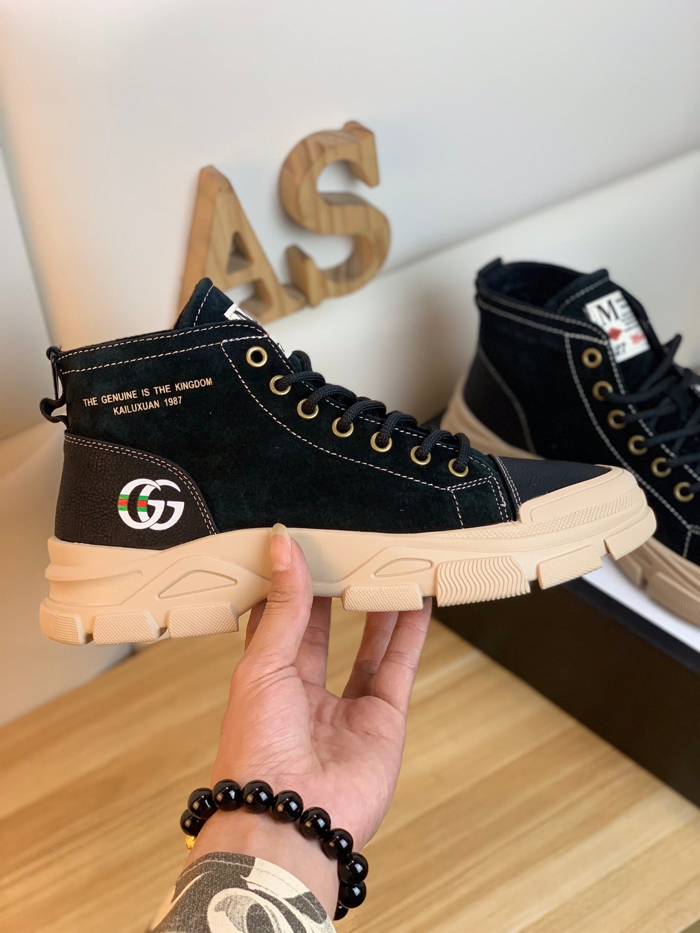 Black Platformas shoes