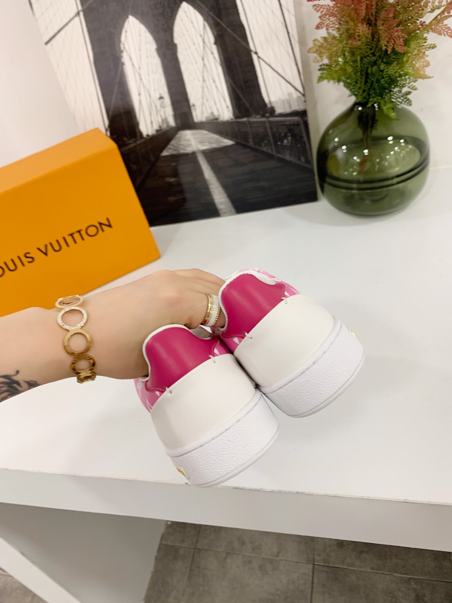 L V - Pink Fade Sneakers