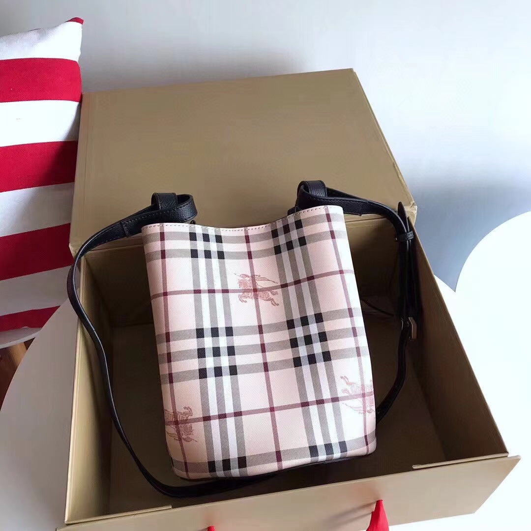 2022 Burberry Handbag - 70