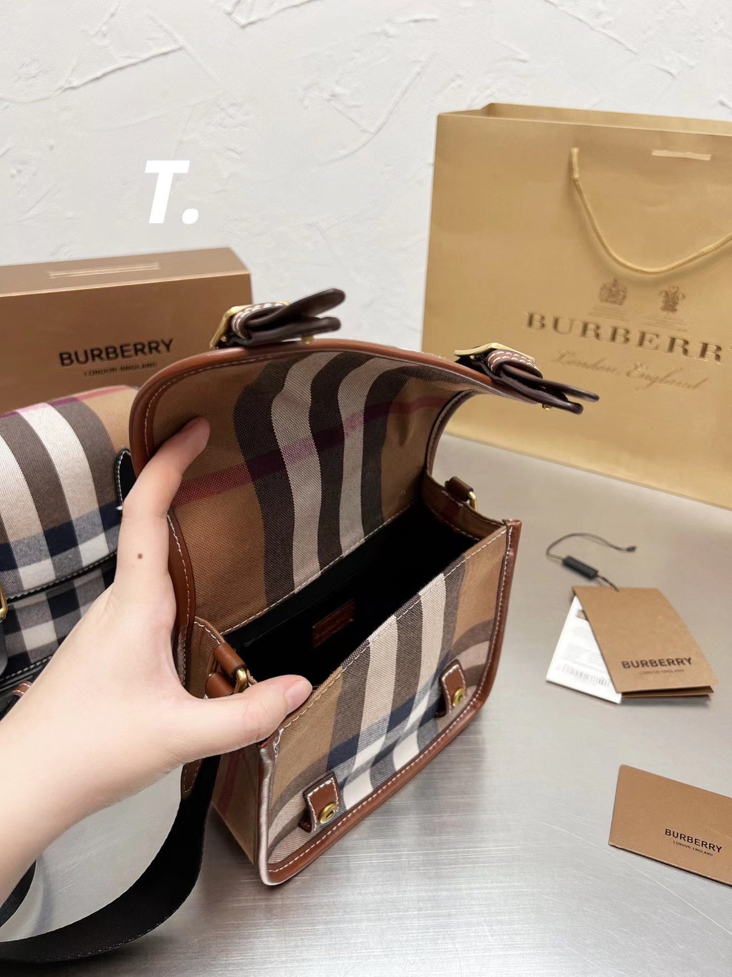 2022 Burberry Handbag - 61