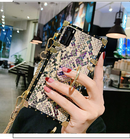 Serpentine chain holder phone case