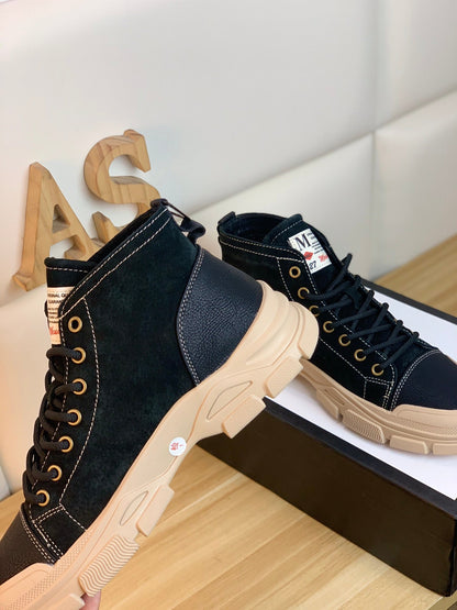 Black Platformas shoes