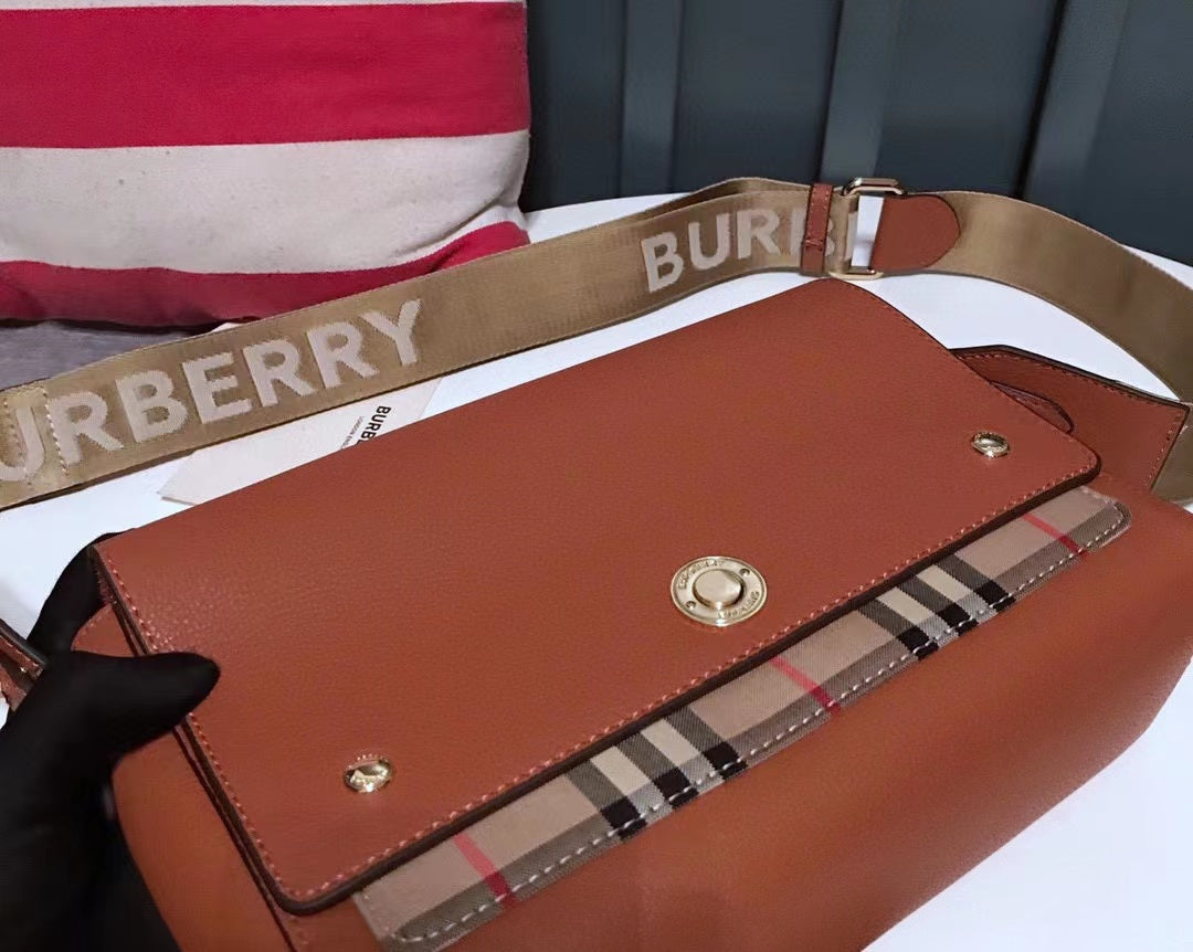 2022 Burberry Handbag - 66