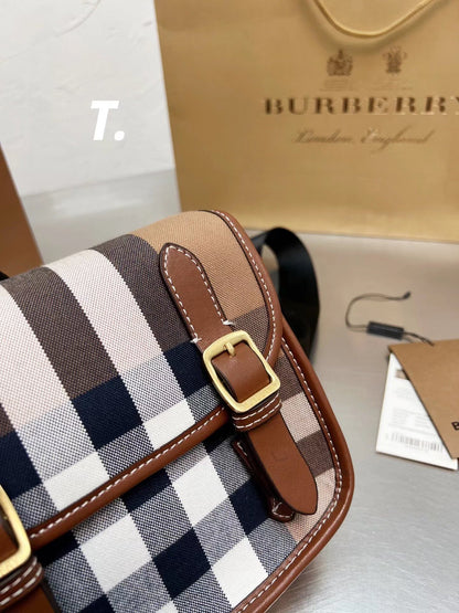 2022 Burberry Handbag - 61