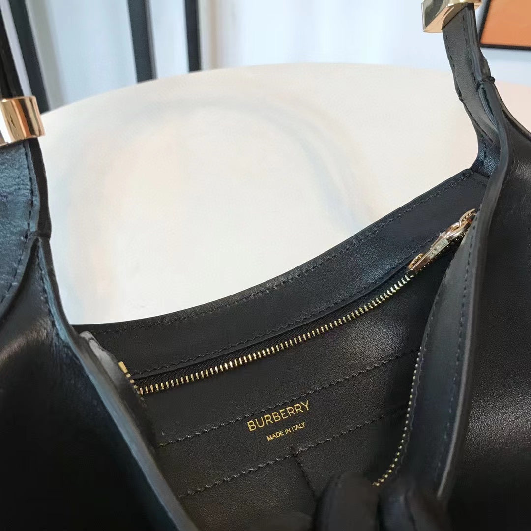 2022 Burberry Handbag - 62