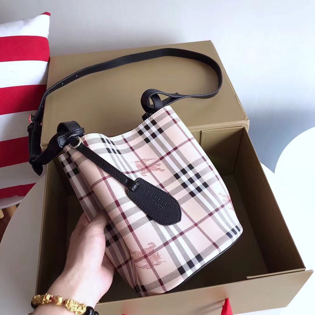2022 Burberry Handbag - 70