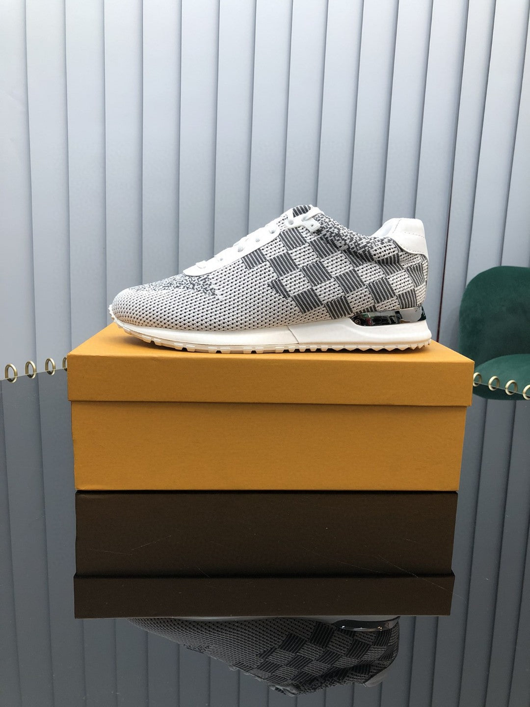 L V - Chex Trainer [White/Grey]