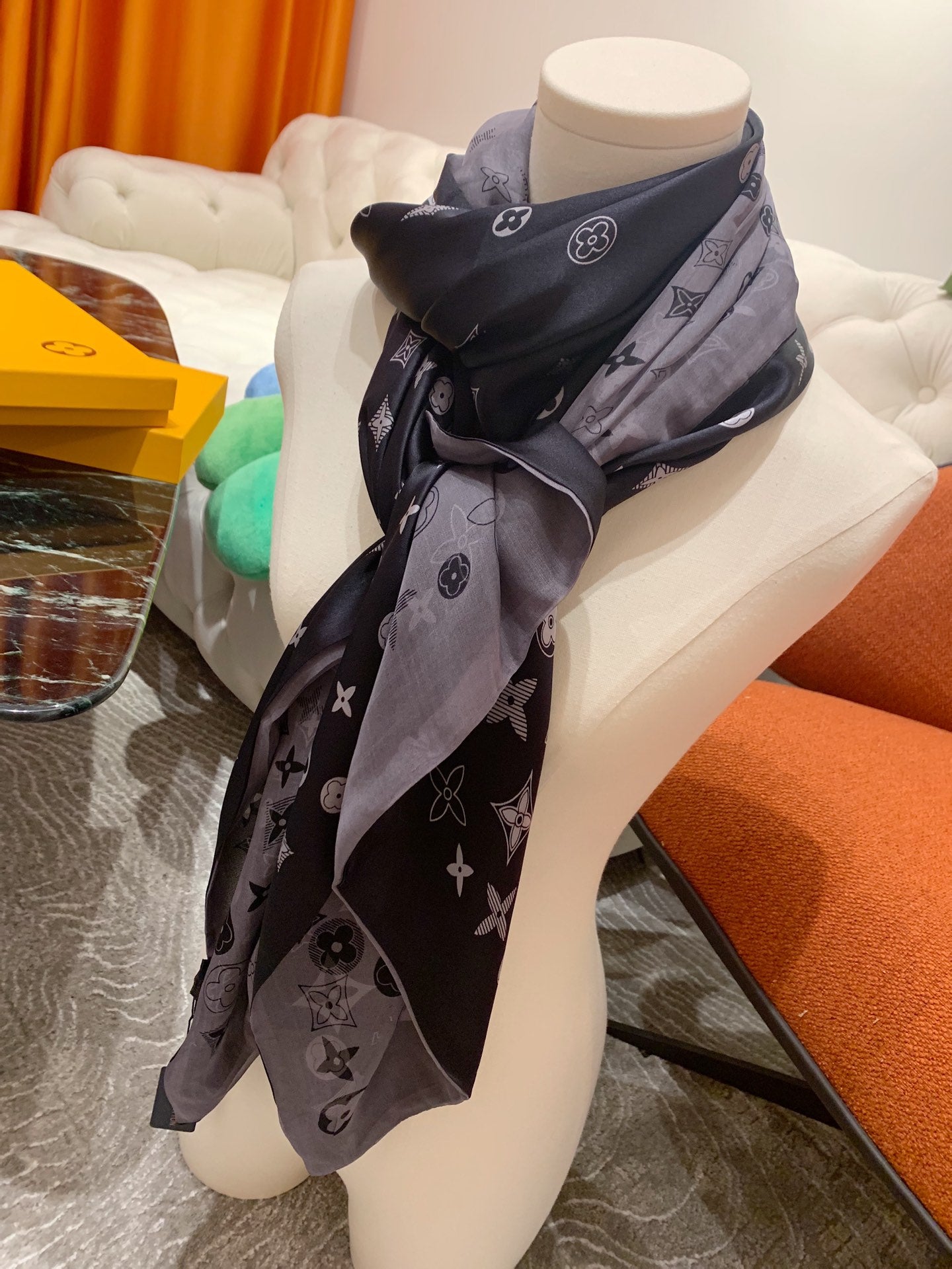 LV - Scarf (2 Colours Available)