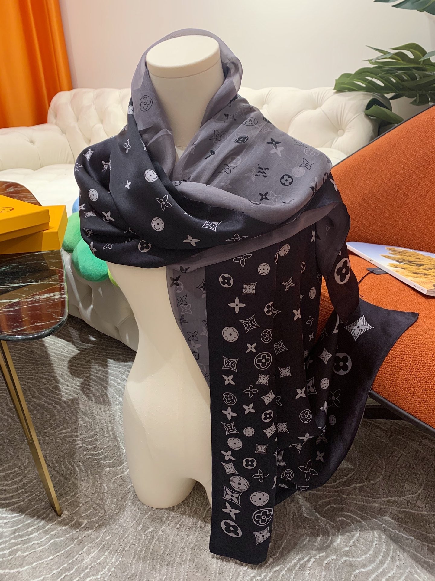 LV - Scarf (2 Colours Available)