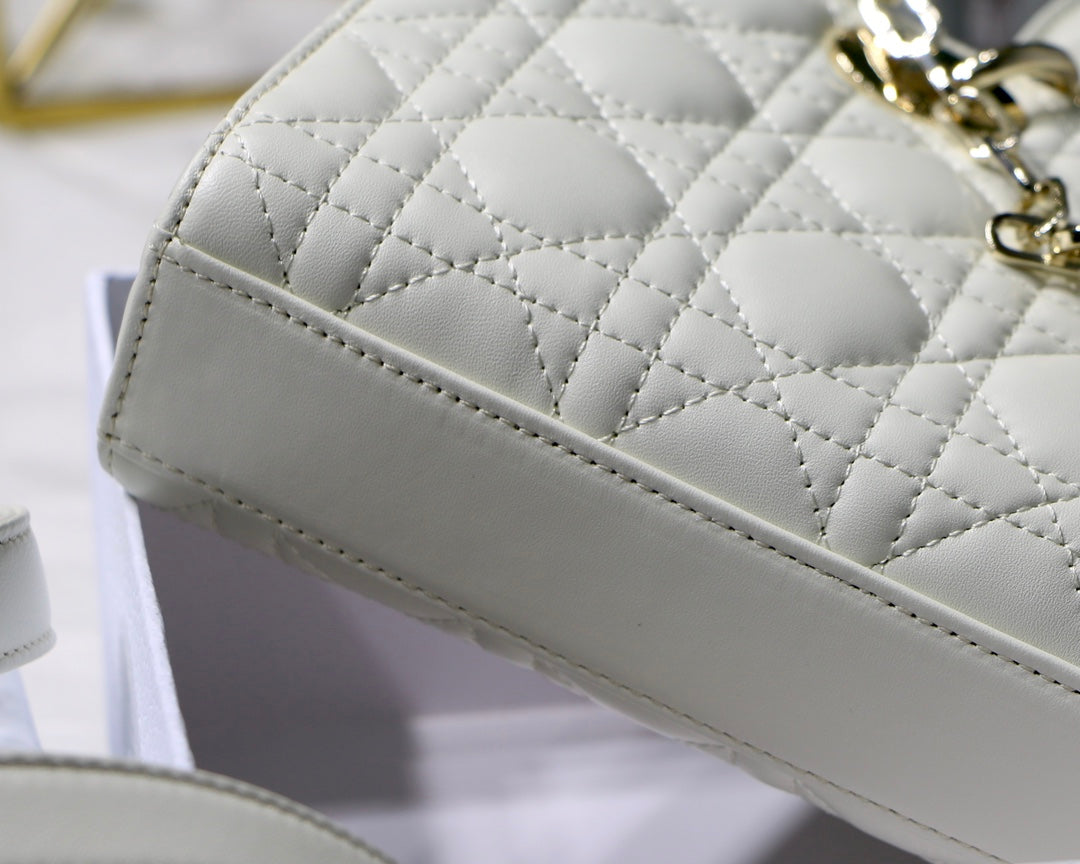 D I O R - Little White