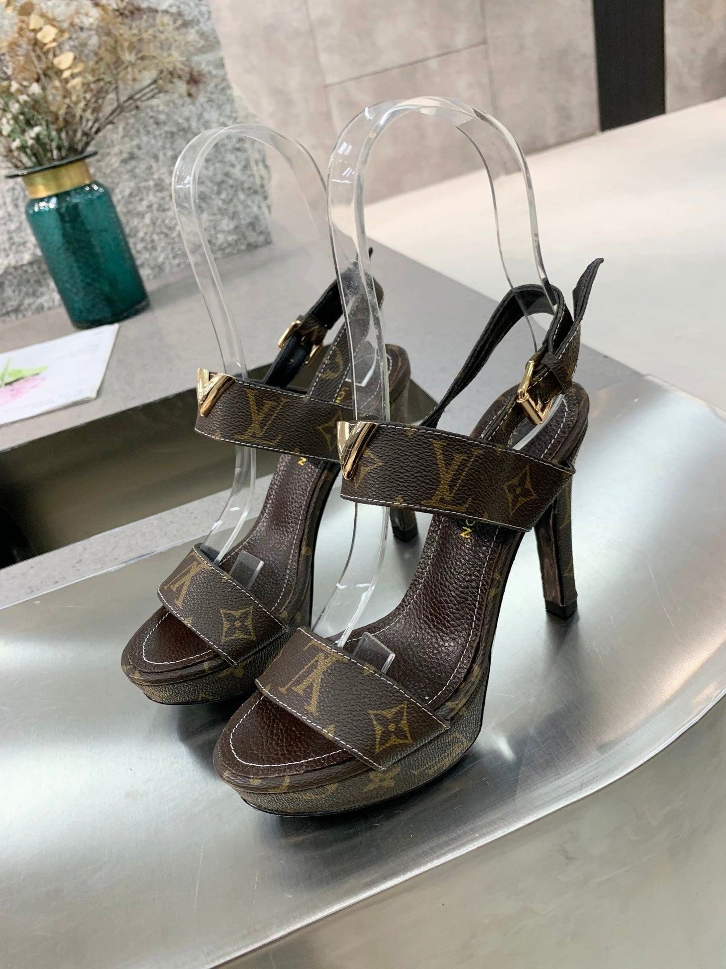 L v 10.5 cm heel 34-42