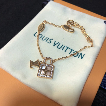 L v bracelet