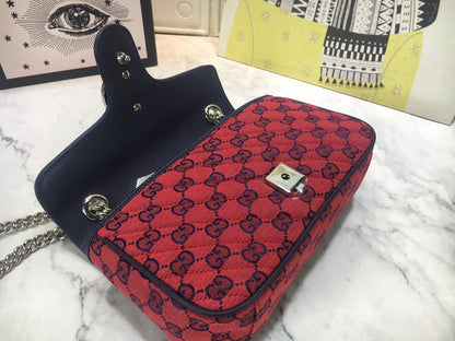 G u c c I red W26xH15xD7cm