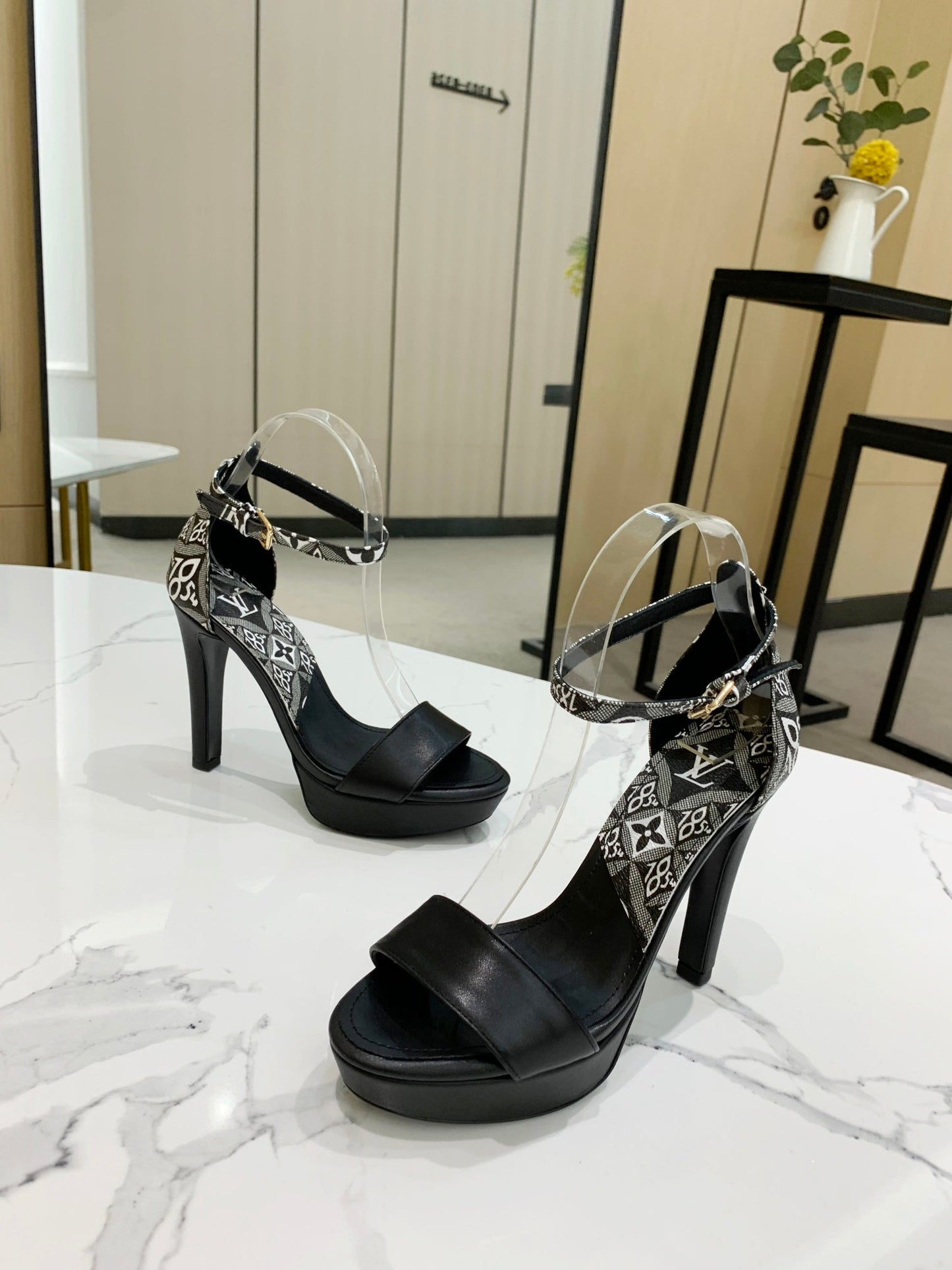 L v heels 10.5 34-42