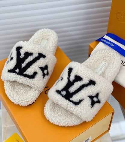 L v slippers