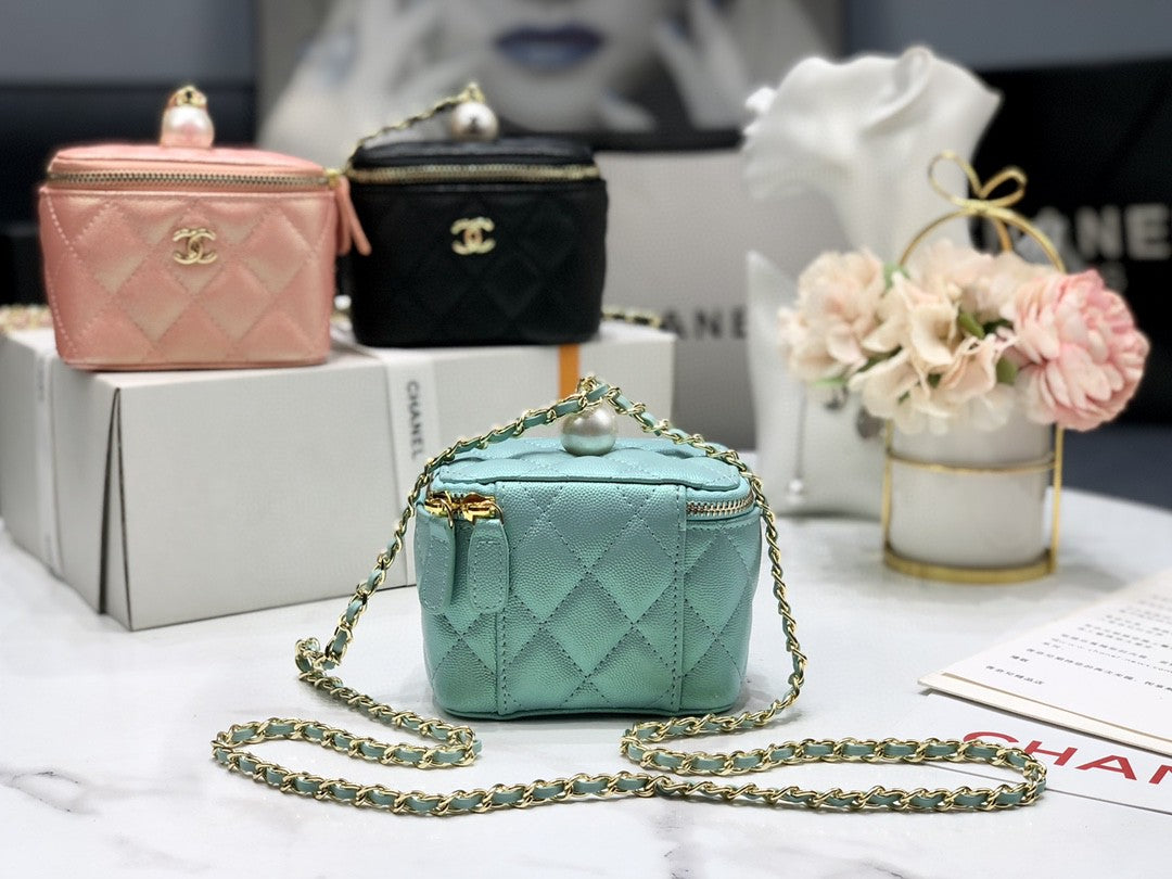 C h a n e l compact 12*10*7