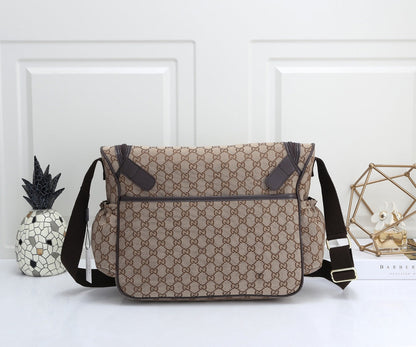G u c c I baby bag