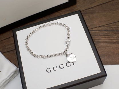 G u c c I bracelet